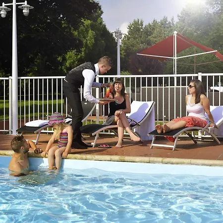 Novotel Roissy Witz ホテル 4*